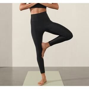 Athleta Salutation Stash High Rise Embossed 7/8 Leggings Black Animal Print (L)